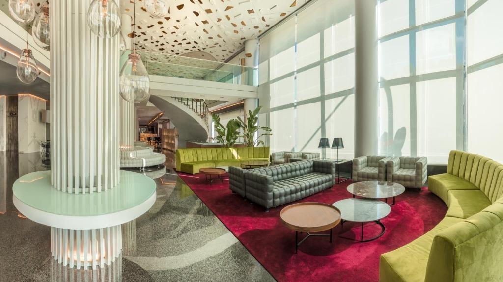 هتل والنسیا پالاس